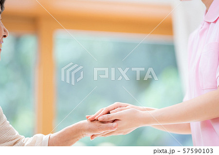 介護イメージ　シニア　デイケア　介護福祉士　老人ホーム 57590103