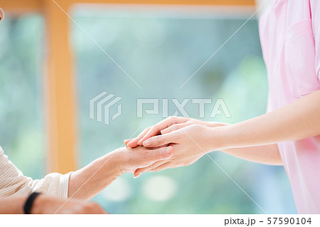 介護イメージ　シニア　デイケア　介護福祉士　老人ホーム 57590104