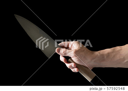 出刃包丁を握る 出刃包丁を握る 57592548
