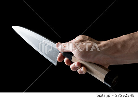 出刃包丁を握る 出刃包丁を握る 57592549
