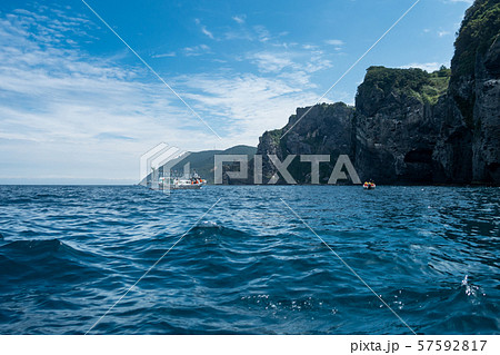 海上から望むオタモイ海岸 / 北海道 小樽の観光イメージ 海上から望むオタモイ海岸 / 北海道 小樽の観光イメージ 57592817