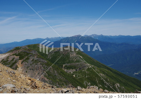 御嶽山から木曽山脈・北アルプスを望む 57593051