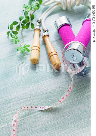 フィットネス (ダンベル、縄跳び、メジャー) 57593099