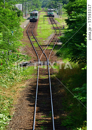 然別駅で列車交換 57593317