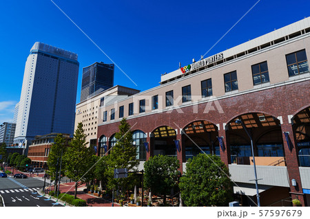 横浜　みなとみらいの商業施設 57597679