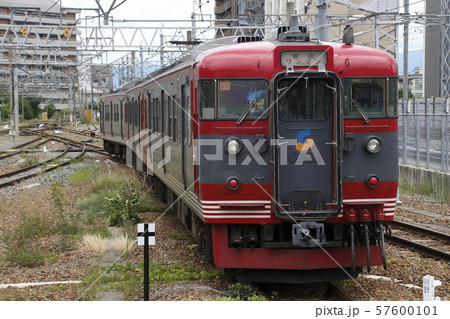 長野駅を発車する北しなの線115系 長野駅を発車する北しなの線115系 57600101