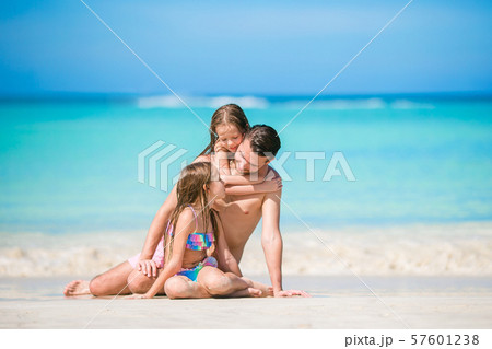 Father and kids enjoying beach summer vacation 57601238