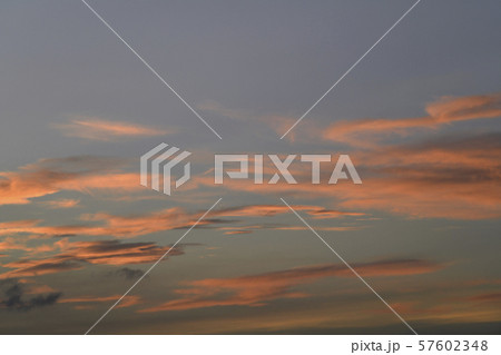 日本の雲風景・夕焼けと雲(夏空) 日本の雲風景・夕焼けと雲(夏空) 57602348