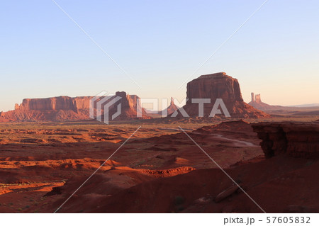 モニュメントバレーの原風景　アメリカ　アリゾナ 57605832