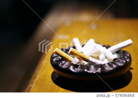 タバコの吸い殻 タバコの吸い殻 57606868