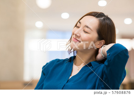 ビジネスウーマン 57608876