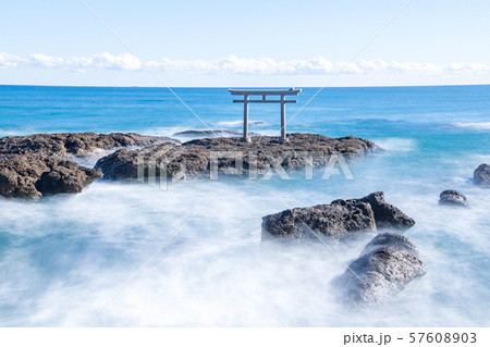 茨城県　大洗海岸　磯前神社の海の鳥居　長秒撮影 57608903