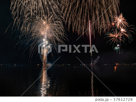 京都府　宮津市　宮津燈籠流し花火大会 57612729