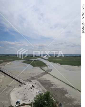 モンサンミッシェルから見たクエノン川河口の雄大な風景 57613732