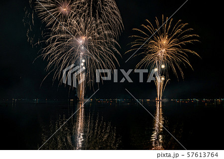 京都府 宮津市 宮津燈籠流し花火大会 比較明合成 京都府 宮津市 宮津燈籠流し花火大会 比較明合成 57613764