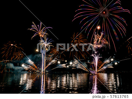 京都府 宮津市 宮津燈籠流し花火大会 比較明合成 京都府 宮津市 宮津燈籠流し花火大会 比較明合成 57613765