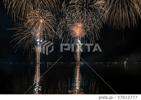 京都府　宮津市　宮津燈籠流し花火大会　比較明合成 57613777