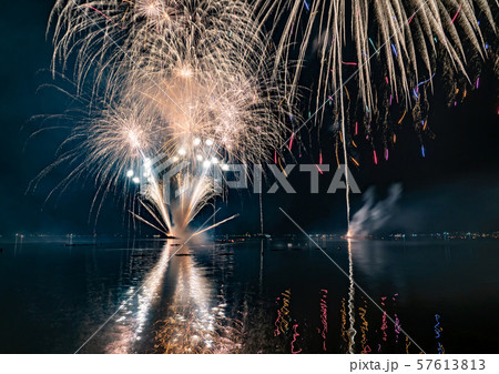 京都府　宮津市　宮津燈籠流し花火大会 57613813