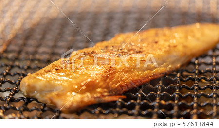 サバ（干物）の炭火焼きBBQ･bbq･炭火焼･網焼･備長炭･七輪･キャンプ･食事・鯖 57613844