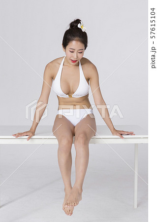 Summer holiday of attractive couple 492 57615104