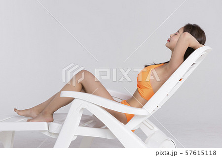 Summer holiday of attractive couple 471 57615118