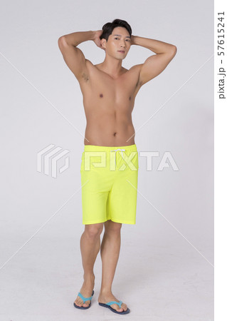 Summer holiday of attractive couple 322 57615241