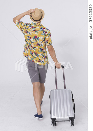 Summer holiday of attractive couple 205 57615329