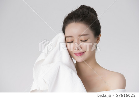 Portrait of Beautiful Young Woman 090 Portrait of Beautiful Young Woman 090 57616025