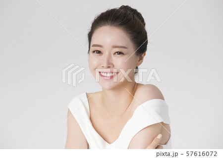 Portrait of Beautiful Young Woman 068 Portrait of Beautiful Young Woman 068 57616072