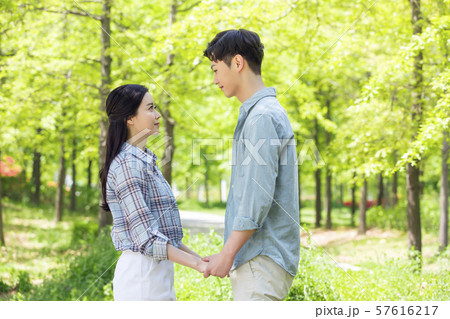 Attractive young couple in love 141 57616217
