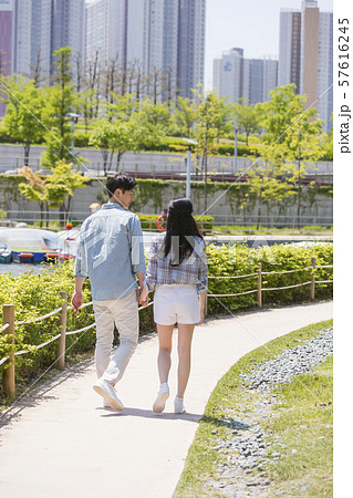 Attractive young couple in love 058 57616245