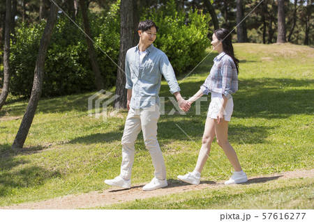 Attractive young couple in love 081 Attractive young couple in love 081 57616277