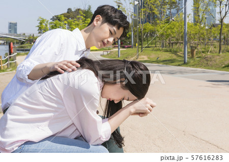 Attractive young couple in love 095 57616283