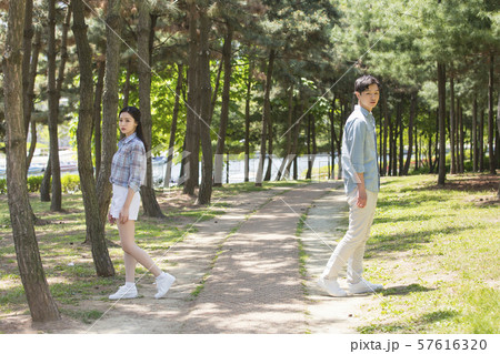 Attractive young couple in love 073 57616320
