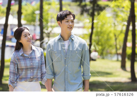 Attractive young couple in love 059 57616326