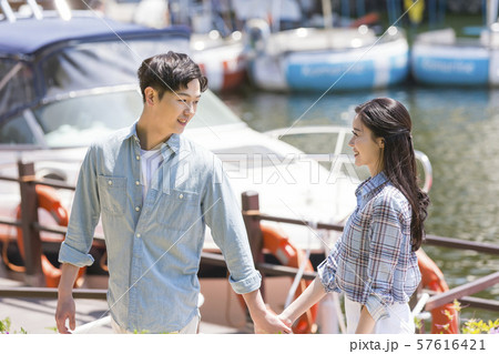 Attractive young couple in love 013 57616421