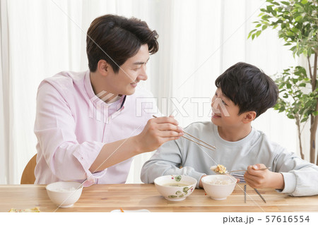 Happy and loving family 231 57616554