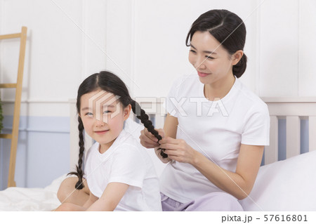 Happy and loving family 110 57616801