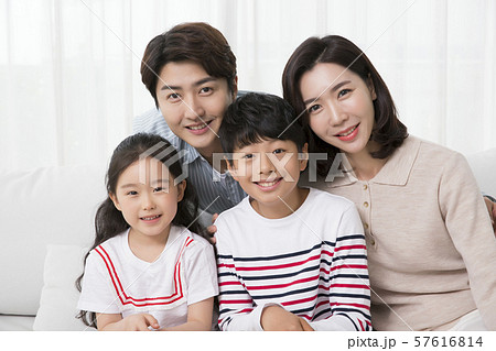 Happy and loving family 084 57616814