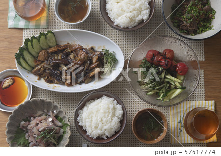 茄子の辛味噌炒めと、鯵のタタキの食卓 茄子の辛味噌炒めと、鯵のタタキの食卓 57617774