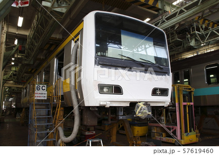 総武線用に転用改造が進む、山手線E231系 57619460