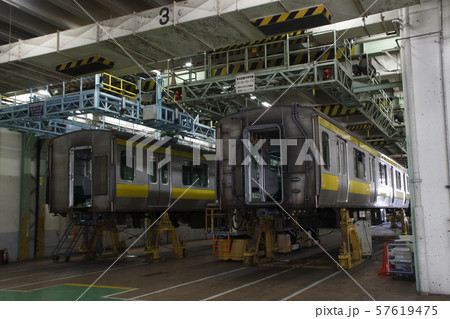総武線用に転用改造が進む、山手線E231系 57619475