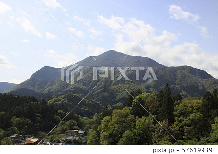 秩父市街から望む武甲山 秩父市街から望む武甲山 57619939