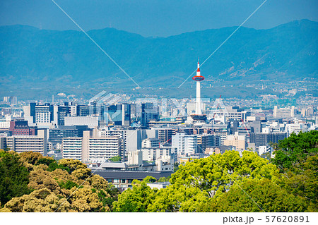 京都タワーと京都の街並み 57620891