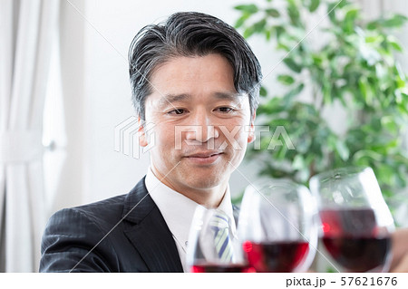パーティー 乾杯 パーティー 乾杯 57621676