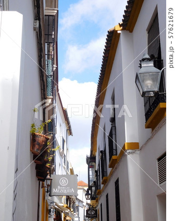 スペイン コルドバ 花の小道の写真素材