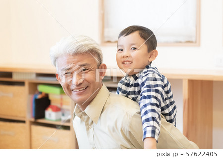 5 years old 57622405