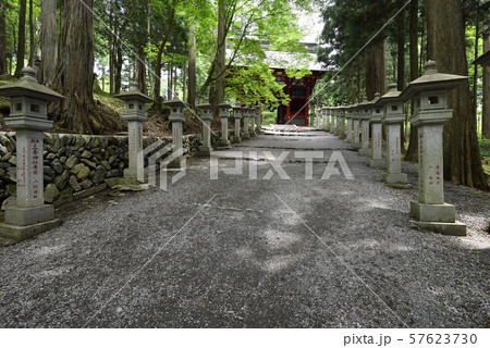 三峯神社　随身門 57623730