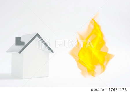 建物や家と火 火事 耐火性 ガス 暖かい部屋などのイメージのイラスト素材