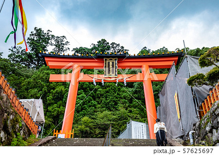 第二の大鳥居と石段 熊野那智大社  57625697